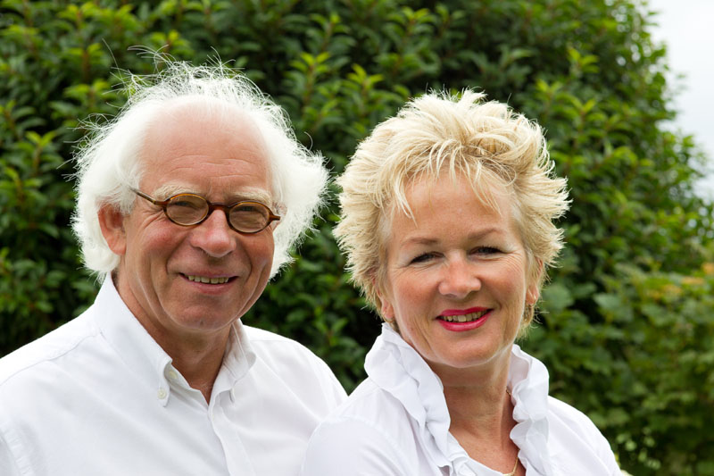 Hans en Brigit eigenaren van de bed en breakfast Villa Envie in Terhorne